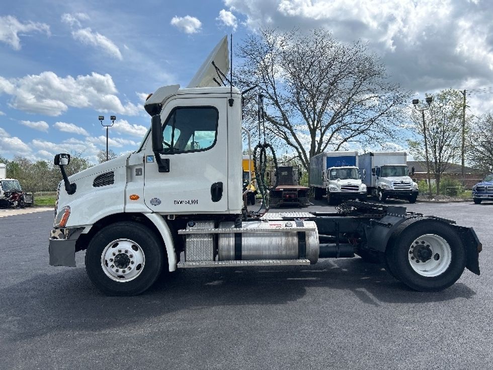 Day Cab Tractor-Heavy Duty Tractors-Freightliner-2019-Cascadia 11342ST-Lexington-KY-490,803\n\t\tmiles-$ 22,250 - Image 4