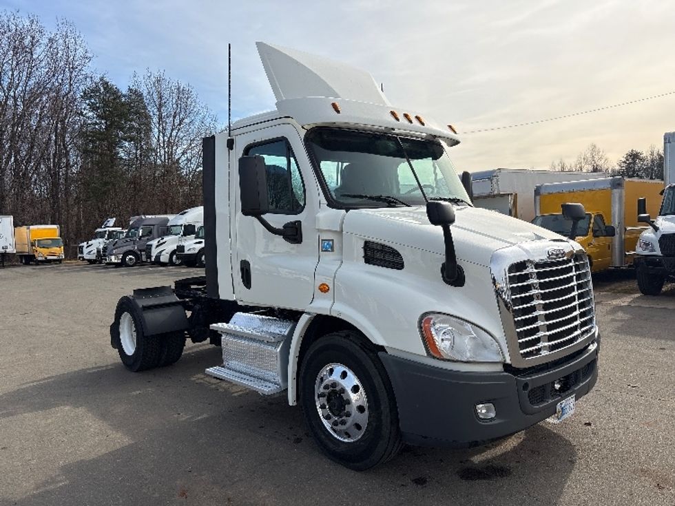 Day Cab Tractor-Heavy Duty Tractors-Freightliner-2019-Cascadia 11342ST-Mebane-NC-293,525\n\t\tmiles-$ 31,250 - Image 1