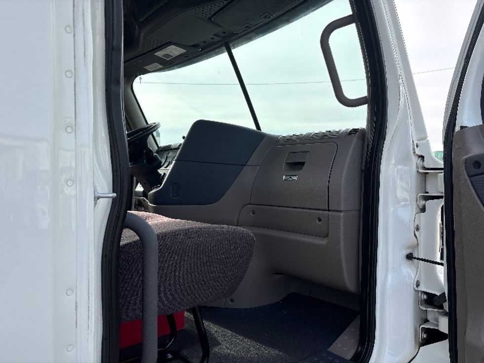 Day Cab Tractor-Heavy Duty Tractors-Freightliner-2019-Cascadia 11342ST-Mebane-NC-293,525\n\t\tmiles-$ 31,250 - Image 12