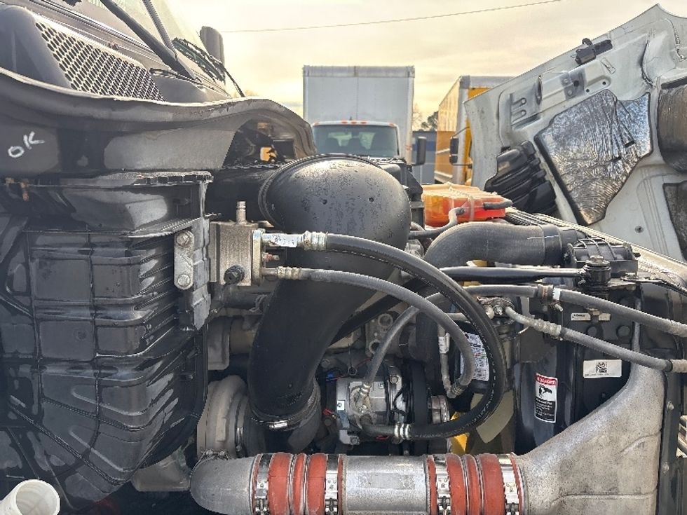 Day Cab Tractor-Heavy Duty Tractors-Freightliner-2019-Cascadia 11342ST-Mebane-NC-293,525\n\t\tmiles-$ 31,250 - Image 15