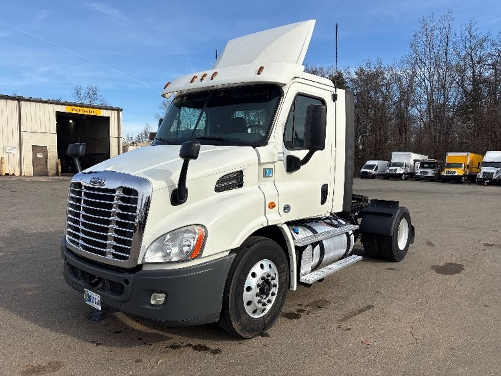 Day Cab Tractor-Heavy Duty Tractors-Freightliner-2019-Cascadia 11342ST-Mebane-NC-293,525\n\t\tmiles-$ 31,250 - Image 3