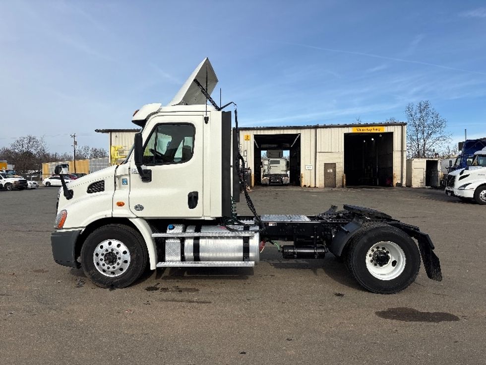 Day Cab Tractor-Heavy Duty Tractors-Freightliner-2019-Cascadia 11342ST-Mebane-NC-293,525\n\t\tmiles-$ 31,250 - Image 4