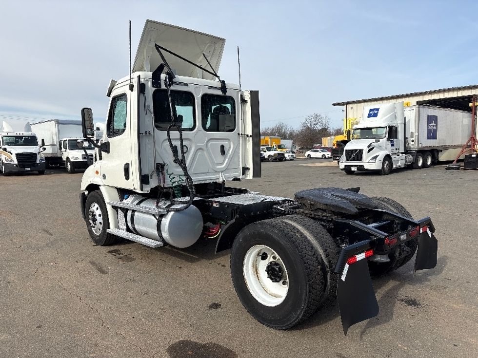 Day Cab Tractor-Heavy Duty Tractors-Freightliner-2019-Cascadia 11342ST-Mebane-NC-293,525\n\t\tmiles-$ 31,250 - Image 5