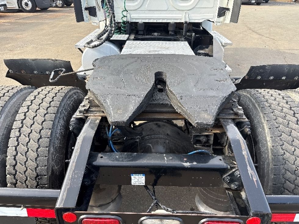 Day Cab Tractor-Heavy Duty Tractors-Freightliner-2019-Cascadia 11342ST-Mebane-NC-293,525\n\t\tmiles-$ 31,250 - Image 6