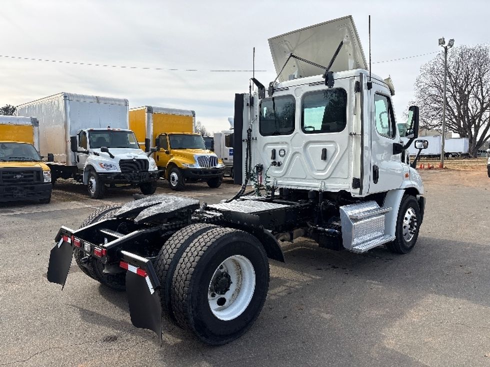 Day Cab Tractor-Heavy Duty Tractors-Freightliner-2019-Cascadia 11342ST-Mebane-NC-293,525\n\t\tmiles-$ 31,250 - Image 7