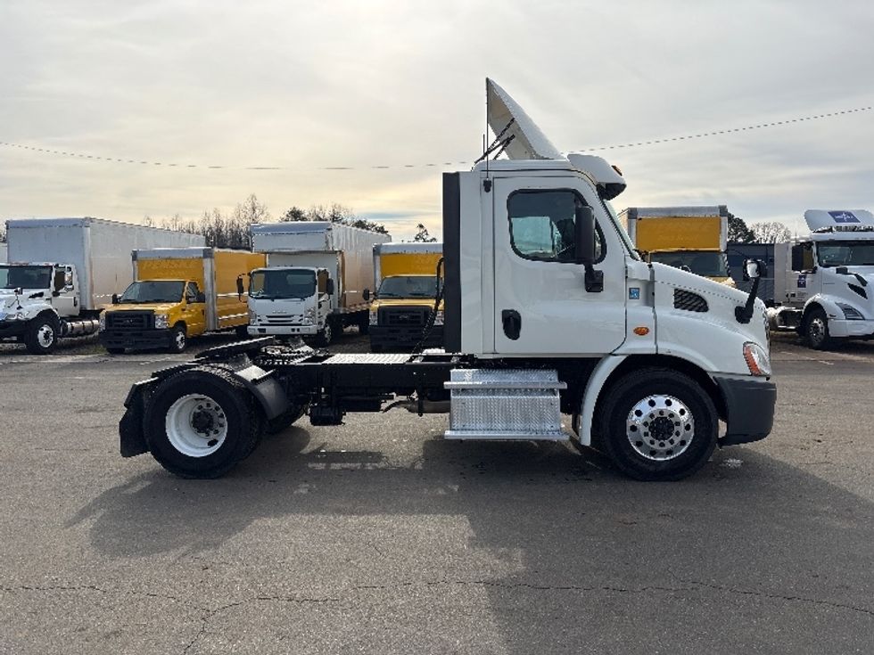 Day Cab Tractor-Heavy Duty Tractors-Freightliner-2019-Cascadia 11342ST-Mebane-NC-293,525\n\t\tmiles-$ 31,250 - Image 8