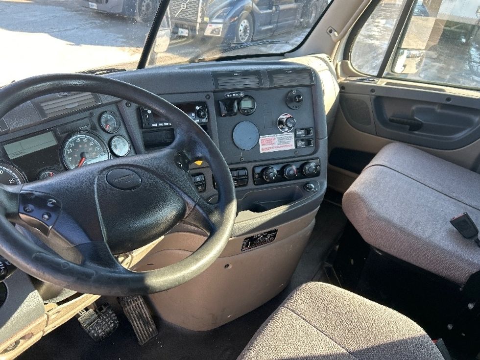 Day Cab Tractor-Heavy Duty Tractors-Freightliner-2019-Cascadia 11342ST-Memphis-TN-584,969\n\t\tmiles-$ 22,000 - Image 10