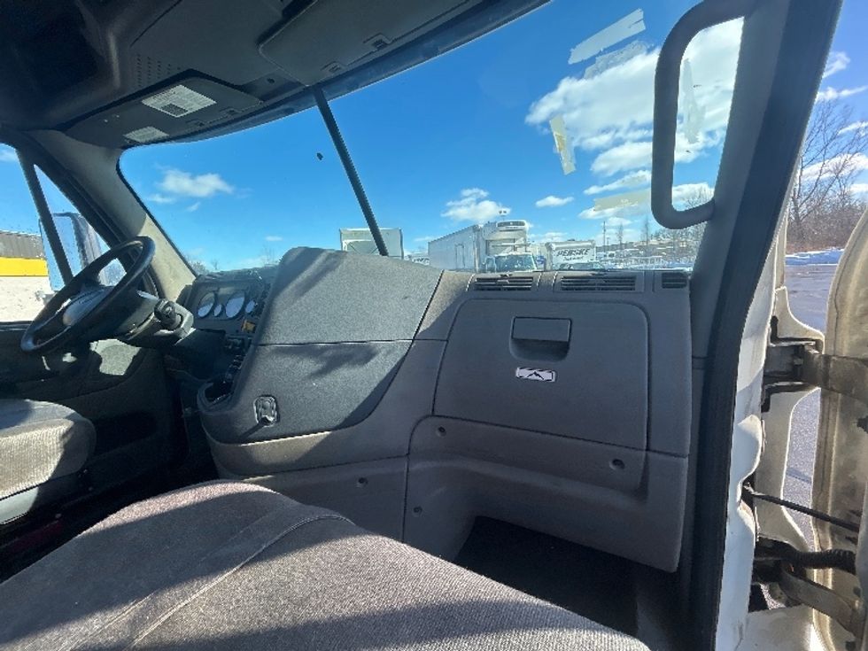 Day Cab Tractor-Heavy Duty Tractors-Freightliner-2019-Cascadia 11342ST-Middlefield-OH-292,490\n\t\tmiles-$ 25,750 - Image 13