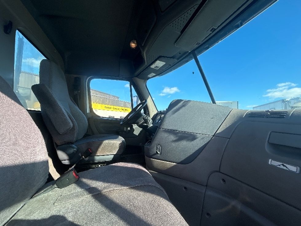 Day Cab Tractor-Heavy Duty Tractors-Freightliner-2019-Cascadia 11342ST-Middlefield-OH-292,490\n\t\tmiles-$ 25,750 - Image 14