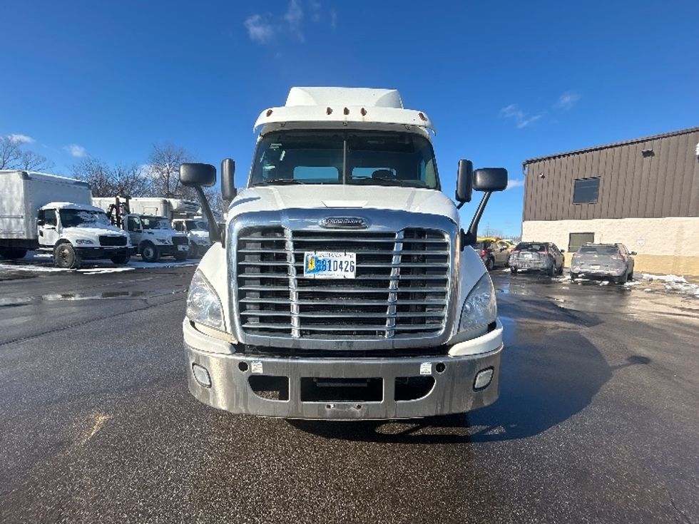 Day Cab Tractor-Heavy Duty Tractors-Freightliner-2019-Cascadia 11342ST-Middlefield-OH-292,490\n\t\tmiles-$ 25,750 - Image 2