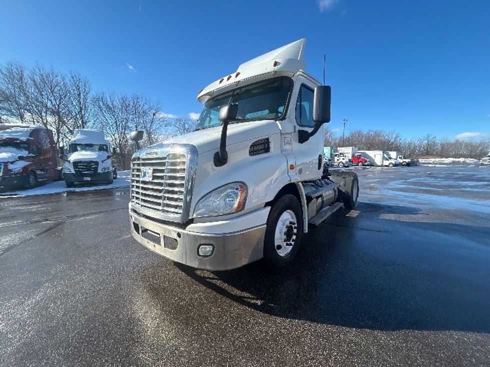 Day Cab Tractor-Heavy Duty Tractors-Freightliner-2019-Cascadia 11342ST-Middlefield-OH-292,490\n\t\tmiles-$ 25,750 - Image 3