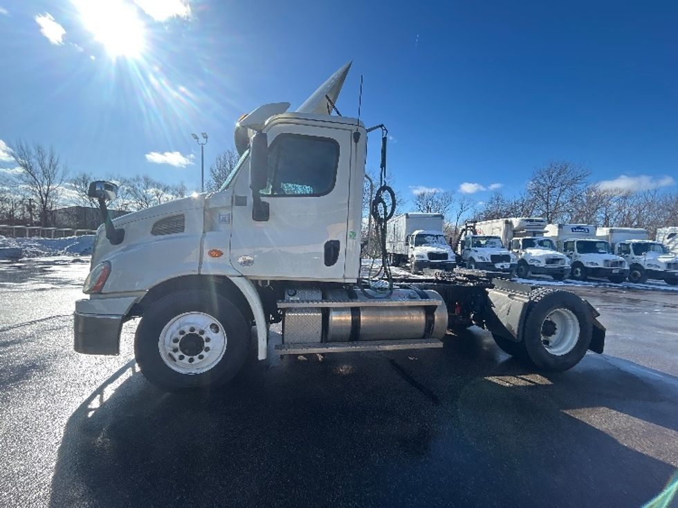 Day Cab Tractor-Heavy Duty Tractors-Freightliner-2019-Cascadia 11342ST-Middlefield-OH-292,490\n\t\tmiles-$ 25,750 - Image 4