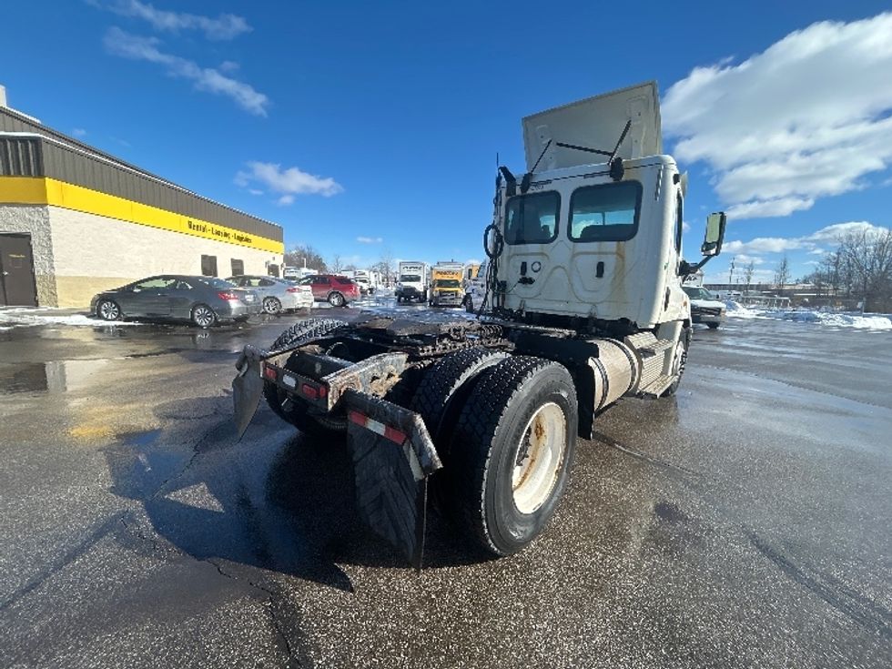 Day Cab Tractor-Heavy Duty Tractors-Freightliner-2019-Cascadia 11342ST-Middlefield-OH-292,490\n\t\tmiles-$ 25,750 - Image 7
