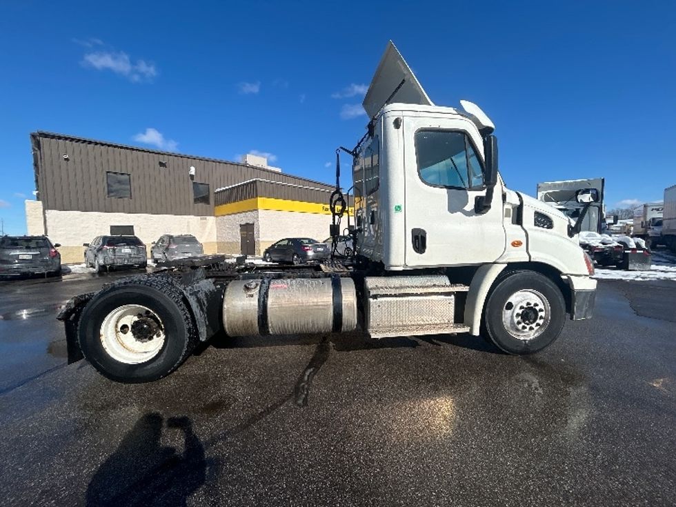 Day Cab Tractor-Heavy Duty Tractors-Freightliner-2019-Cascadia 11342ST-Middlefield-OH-292,490\n\t\tmiles-$ 25,750 - Image 8