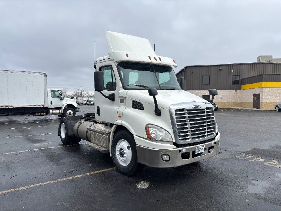Day Cab Tractor-Heavy Duty Tractors-Freightliner-2019-Cascadia 11342ST-Middlefield-OH-320,317\n\t\tmiles-$ 25,750 - Image 1