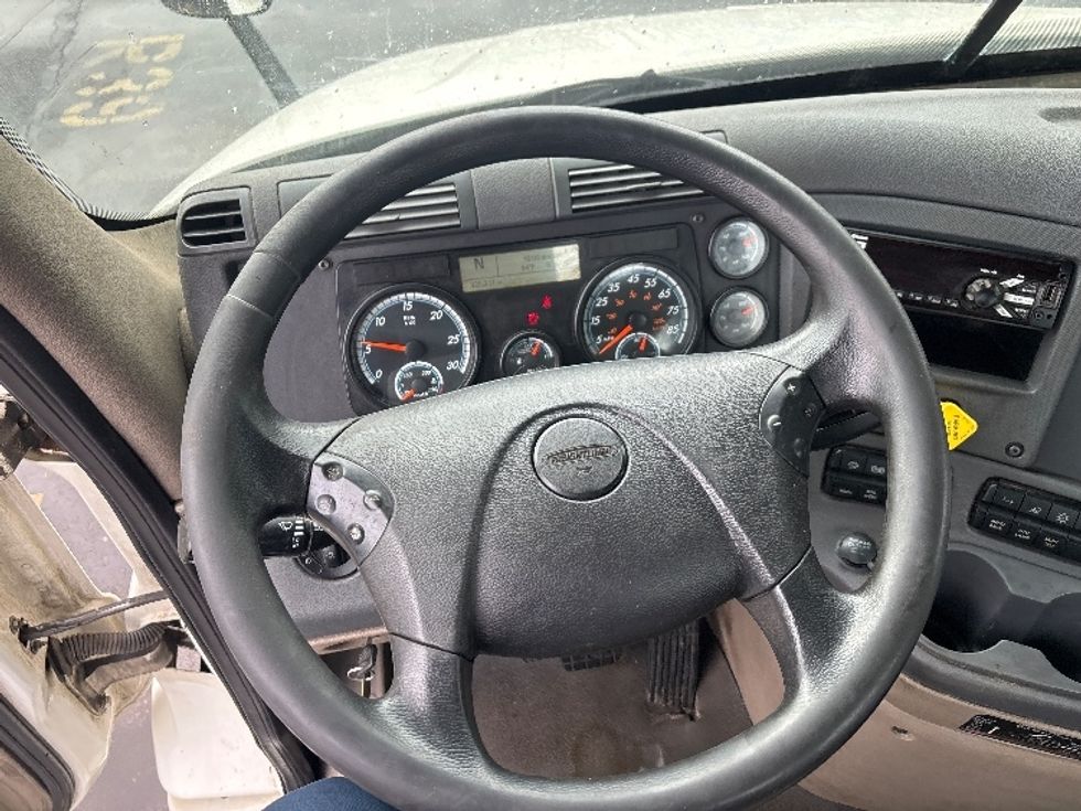 Day Cab Tractor-Heavy Duty Tractors-Freightliner-2019-Cascadia 11342ST-Middlefield-OH-320,317\n\t\tmiles-$ 25,750 - Image 11