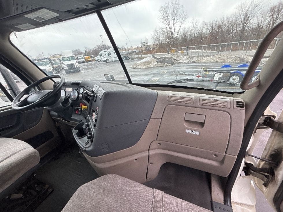 Day Cab Tractor-Heavy Duty Tractors-Freightliner-2019-Cascadia 11342ST-Middlefield-OH-320,317\n\t\tmiles-$ 25,750 - Image 13