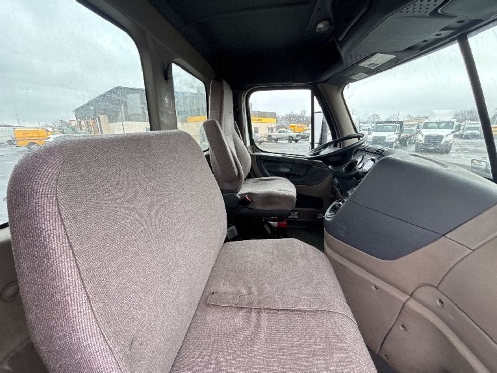 Day Cab Tractor-Heavy Duty Tractors-Freightliner-2019-Cascadia 11342ST-Middlefield-OH-320,317\n\t\tmiles-$ 25,750 - Image 14