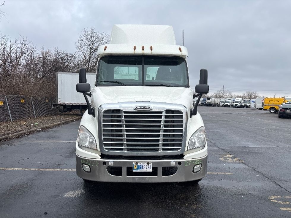 Day Cab Tractor-Heavy Duty Tractors-Freightliner-2019-Cascadia 11342ST-Middlefield-OH-320,317\n\t\tmiles-$ 25,750 - Image 2