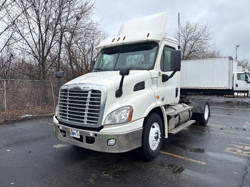 Day Cab Tractor-Heavy Duty Tractors-Freightliner-2019-Cascadia 11342ST-Middlefield-OH-320,317\n\t\tmiles-$ 25,750 - Image 3