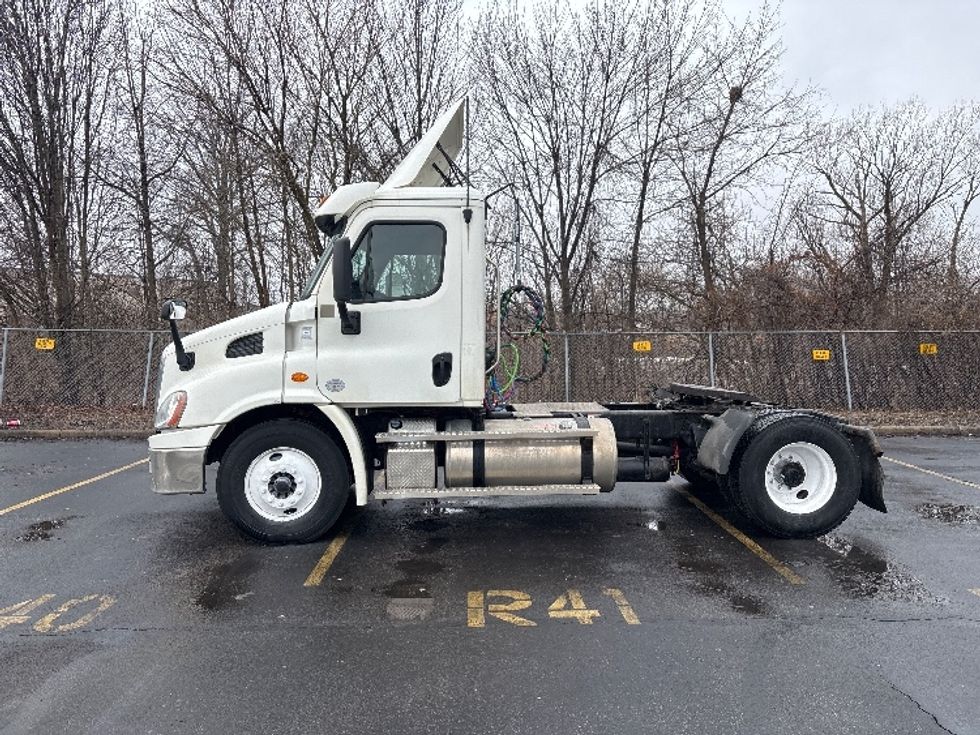 Day Cab Tractor-Heavy Duty Tractors-Freightliner-2019-Cascadia 11342ST-Middlefield-OH-320,317\n\t\tmiles-$ 25,750 - Image 4