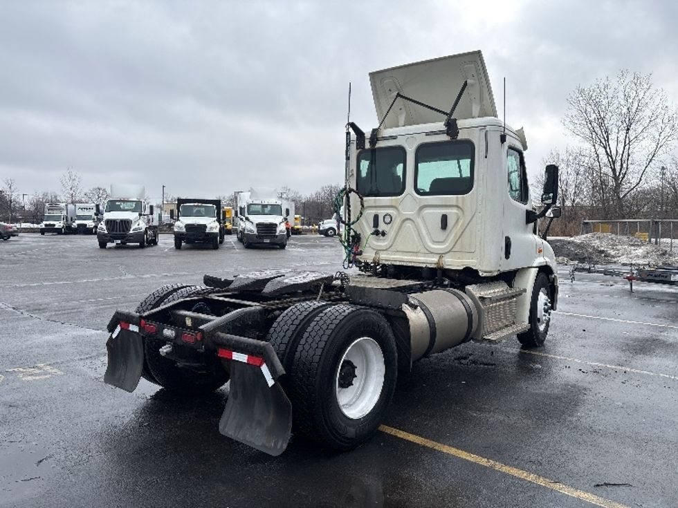Day Cab Tractor-Heavy Duty Tractors-Freightliner-2019-Cascadia 11342ST-Middlefield-OH-320,317\n\t\tmiles-$ 25,750 - Image 7