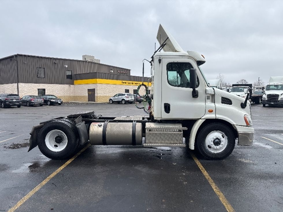 Day Cab Tractor-Heavy Duty Tractors-Freightliner-2019-Cascadia 11342ST-Middlefield-OH-320,317\n\t\tmiles-$ 25,750 - Image 8