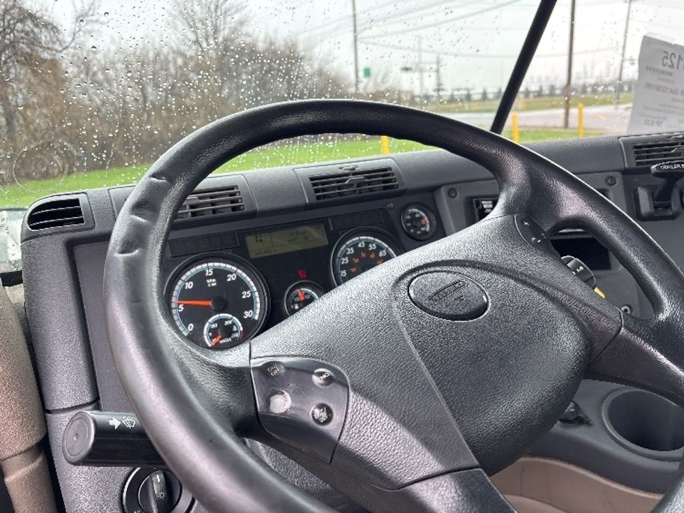 Day Cab Tractor-Heavy Duty Tractors-Freightliner-2019-Cascadia 11342ST-Middlefield-OH-345,438\n\t\tmiles-$ 26,500 - Image 10