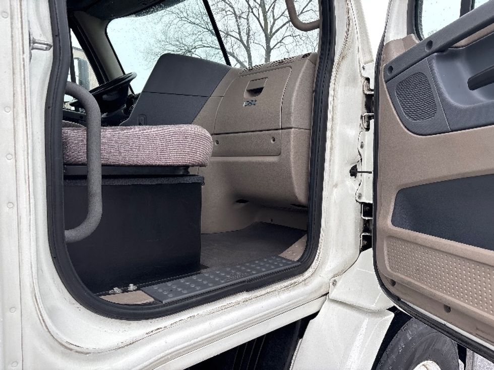 Day Cab Tractor-Heavy Duty Tractors-Freightliner-2019-Cascadia 11342ST-Middlefield-OH-345,438\n\t\tmiles-$ 26,500 - Image 12