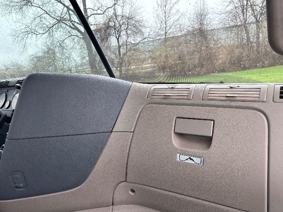 Day Cab Tractor-Heavy Duty Tractors-Freightliner-2019-Cascadia 11342ST-Middlefield-OH-345,438\n\t\tmiles-$ 26,500 - Image 13