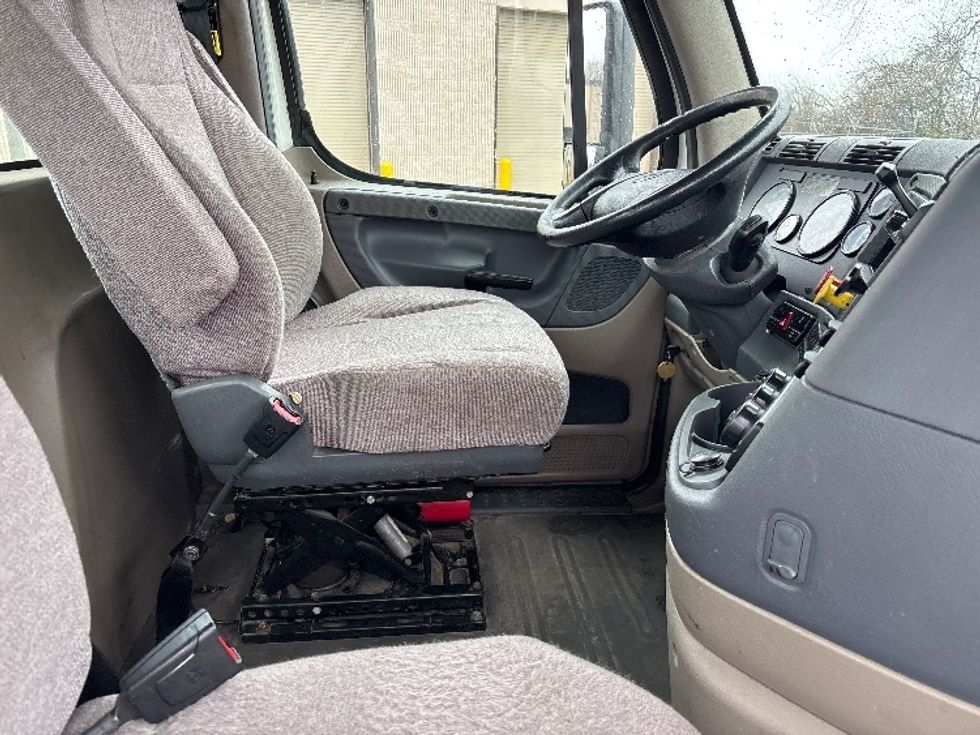 Day Cab Tractor-Heavy Duty Tractors-Freightliner-2019-Cascadia 11342ST-Middlefield-OH-345,438\n\t\tmiles-$ 26,500 - Image 14