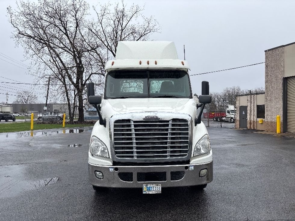 Day Cab Tractor-Heavy Duty Tractors-Freightliner-2019-Cascadia 11342ST-Middlefield-OH-345,438\n\t\tmiles-$ 26,500 - Image 2