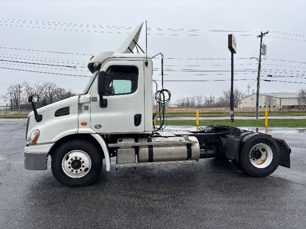 Day Cab Tractor-Heavy Duty Tractors-Freightliner-2019-Cascadia 11342ST-Middlefield-OH-345,438\n\t\tmiles-$ 26,500 - Image 4
