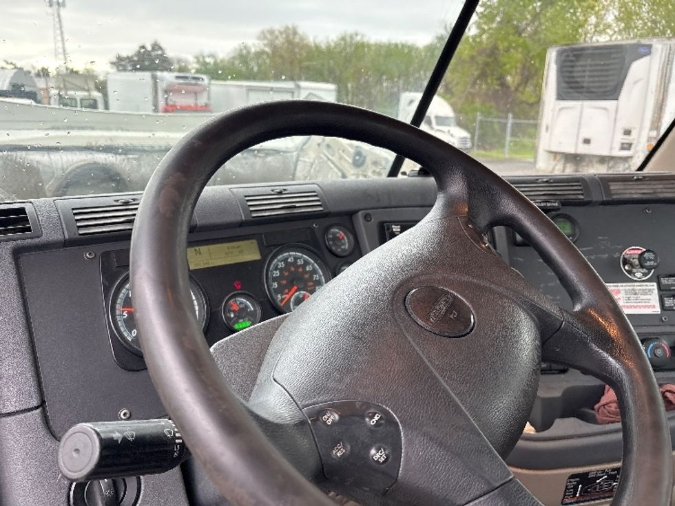 Day Cab Tractor-Heavy Duty Tractors-Freightliner-2019-Cascadia 11342ST-Middlefield-OH-358,202\n\t\tmiles-$ 28,500 - Image 10