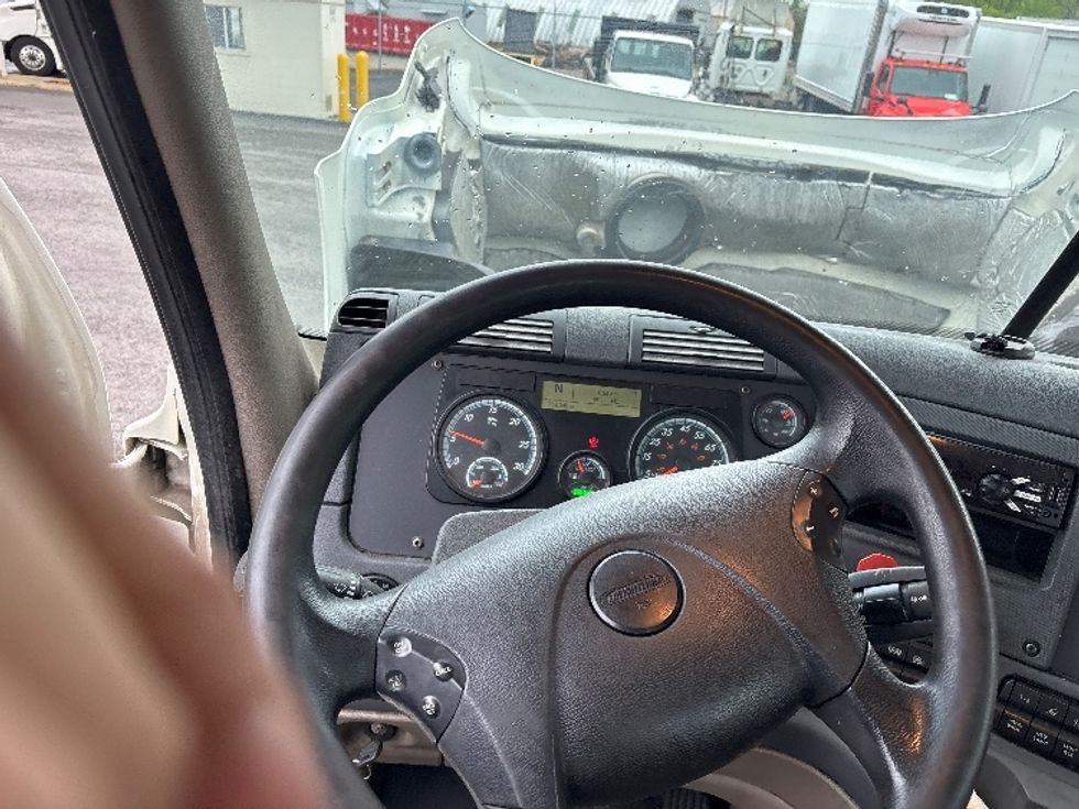 Day Cab Tractor-Heavy Duty Tractors-Freightliner-2019-Cascadia 11342ST-Middlefield-OH-358,202\n\t\tmiles-$ 28,500 - Image 11