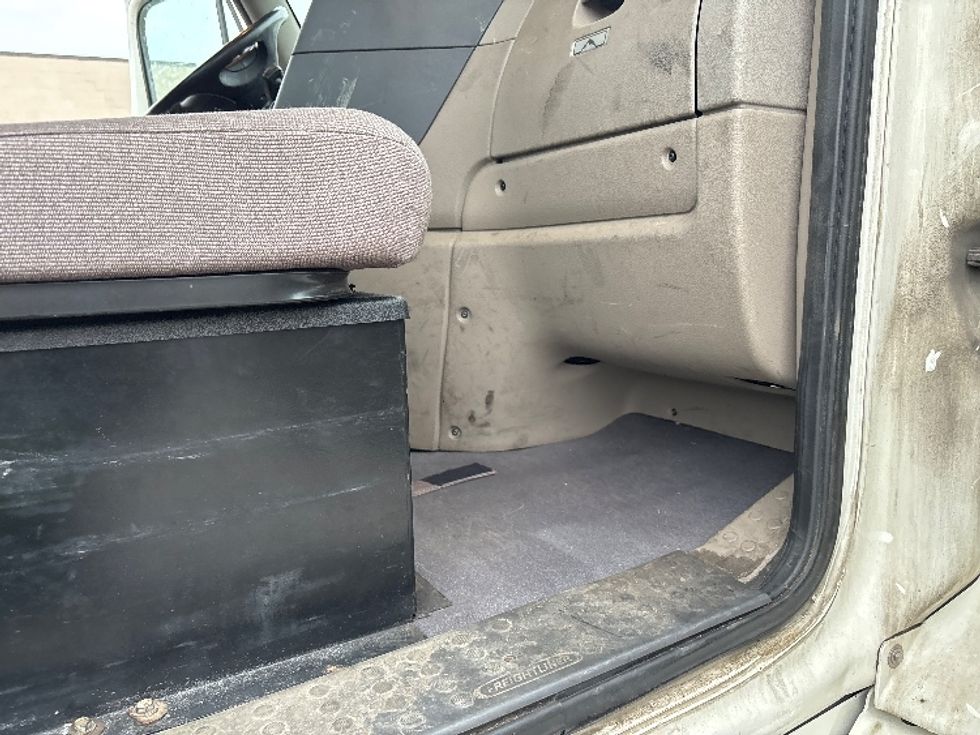 Day Cab Tractor-Heavy Duty Tractors-Freightliner-2019-Cascadia 11342ST-Middlefield-OH-358,202\n\t\tmiles-$ 28,500 - Image 12