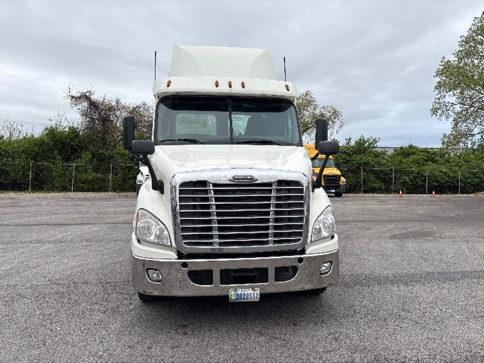 Day Cab Tractor-Heavy Duty Tractors-Freightliner-2019-Cascadia 11342ST-Middlefield-OH-358,202\n\t\tmiles-$ 28,500 - Image 2