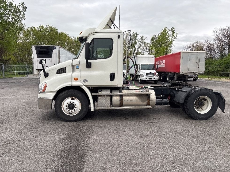 Day Cab Tractor-Heavy Duty Tractors-Freightliner-2019-Cascadia 11342ST-Middlefield-OH-358,202\n\t\tmiles-$ 28,500 - Image 4