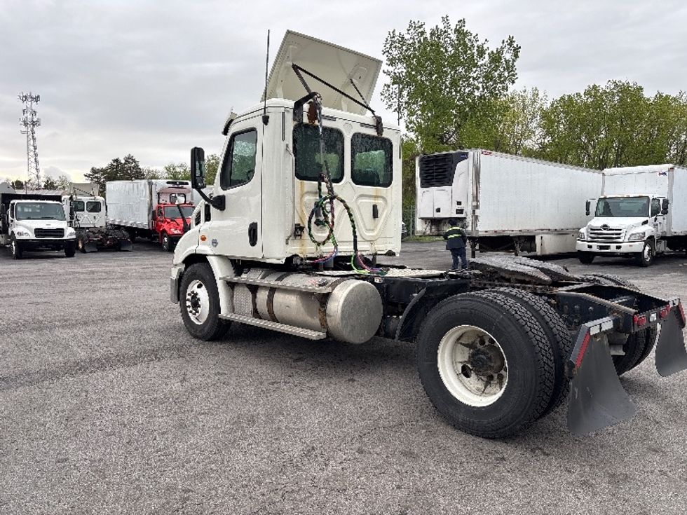 Day Cab Tractor-Heavy Duty Tractors-Freightliner-2019-Cascadia 11342ST-Middlefield-OH-358,202\n\t\tmiles-$ 28,500 - Image 5