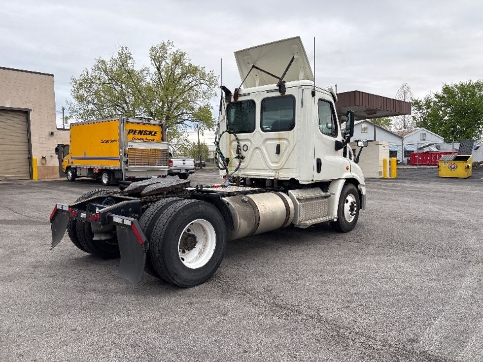 Day Cab Tractor-Heavy Duty Tractors-Freightliner-2019-Cascadia 11342ST-Middlefield-OH-358,202\n\t\tmiles-$ 28,500 - Image 7