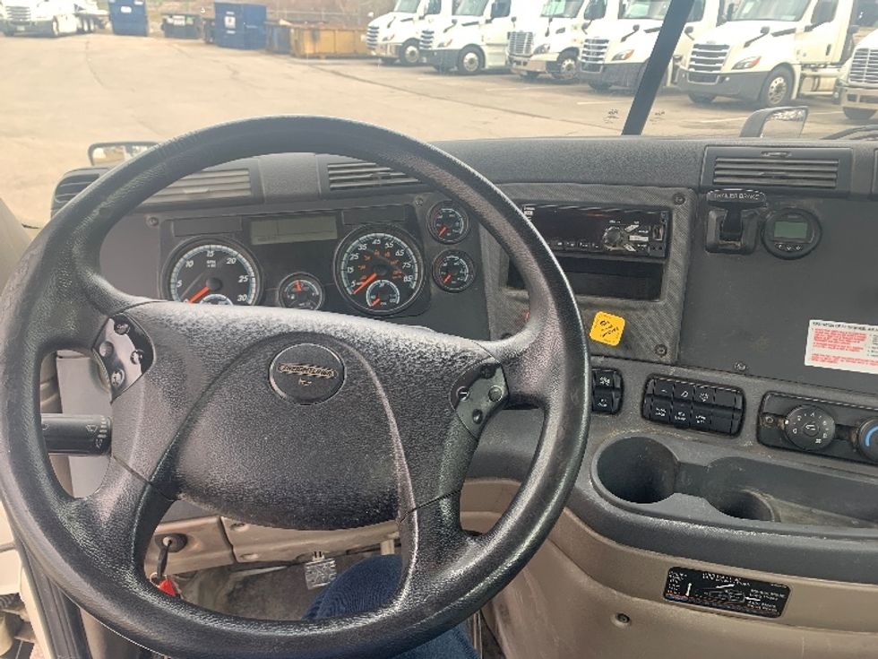 Day Cab Tractor-Heavy Duty Tractors-Freightliner-2019-Cascadia 11342ST-Nashville-TN-469,680\n\t\tmiles-$ 23,250 - Image 11