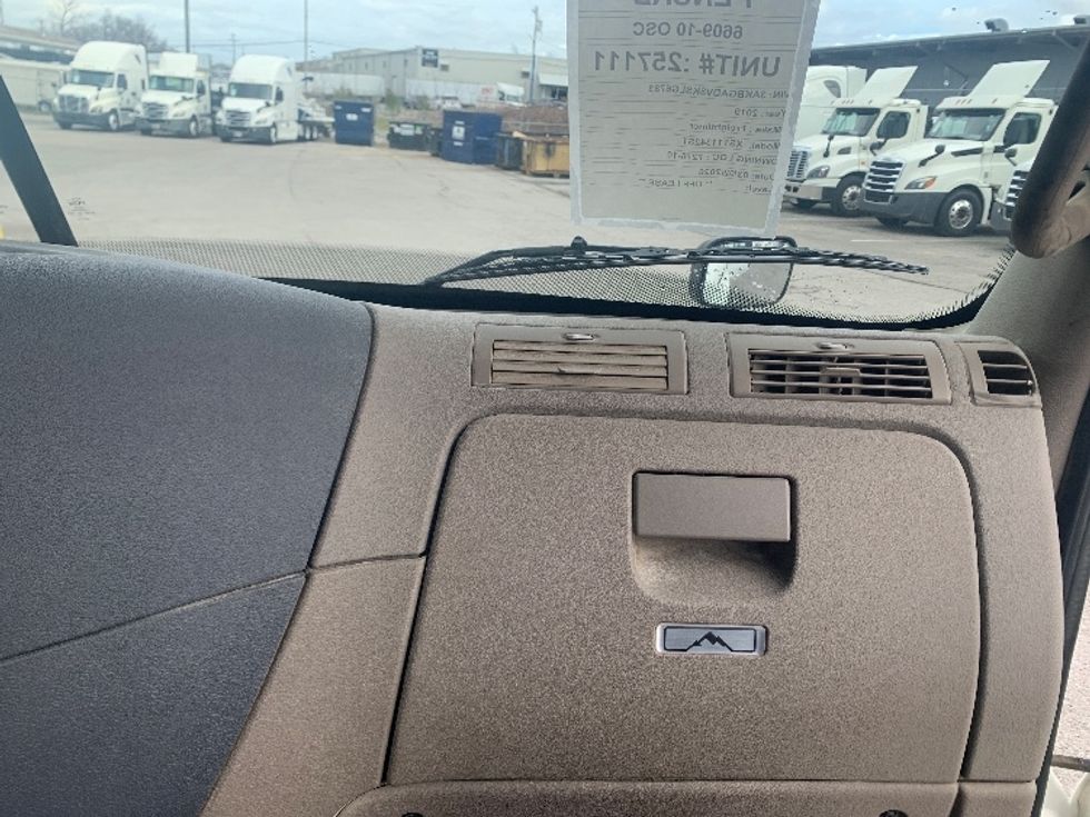 Day Cab Tractor-Heavy Duty Tractors-Freightliner-2019-Cascadia 11342ST-Nashville-TN-469,680\n\t\tmiles-$ 23,250 - Image 13