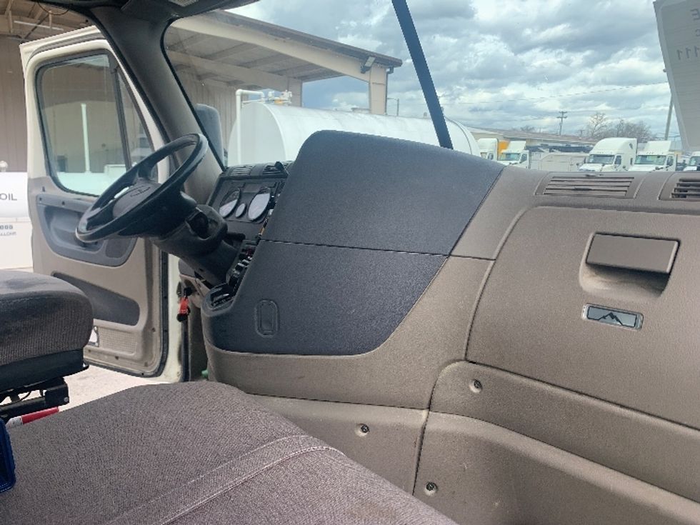 Day Cab Tractor-Heavy Duty Tractors-Freightliner-2019-Cascadia 11342ST-Nashville-TN-469,680\n\t\tmiles-$ 23,250 - Image 14