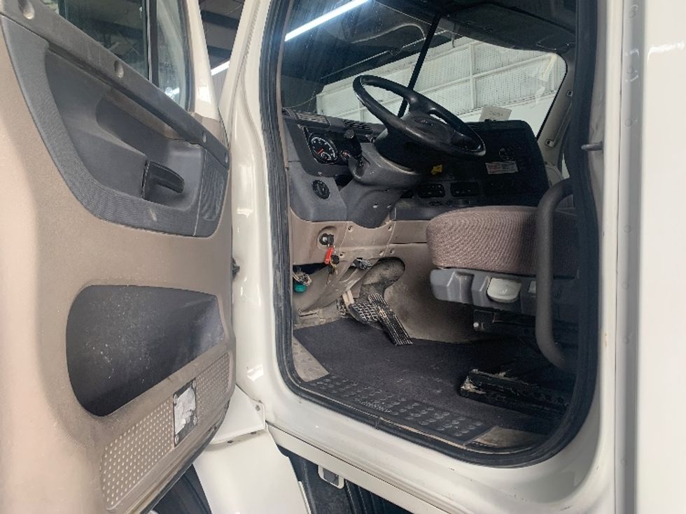 Day Cab Tractor-Heavy Duty Tractors-Freightliner-2019-Cascadia 11342ST-Nashville-TN-469,680\n\t\tmiles-$ 23,250 - Image 9