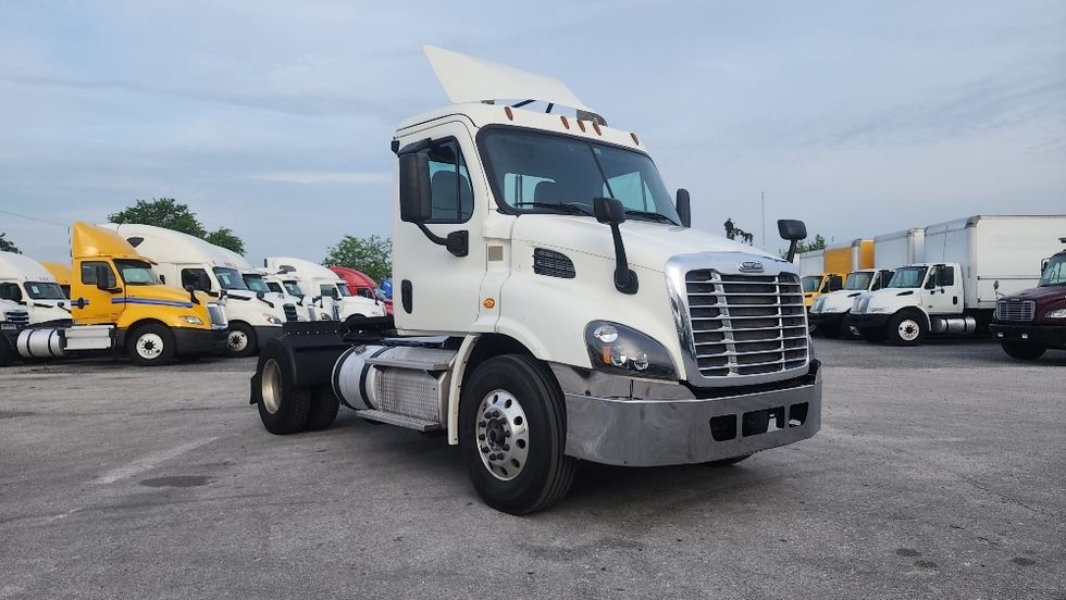 Day Cab Tractor-Heavy Duty Tractors-Freightliner-2019-Cascadia 11342ST-Ocala-FL-708,061\n\t\tmiles-$ 22,000 - Image 1