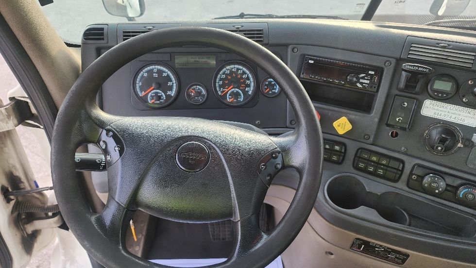 Day Cab Tractor-Heavy Duty Tractors-Freightliner-2019-Cascadia 11342ST-Ocala-FL-708,061\n\t\tmiles-$ 22,000 - Image 11