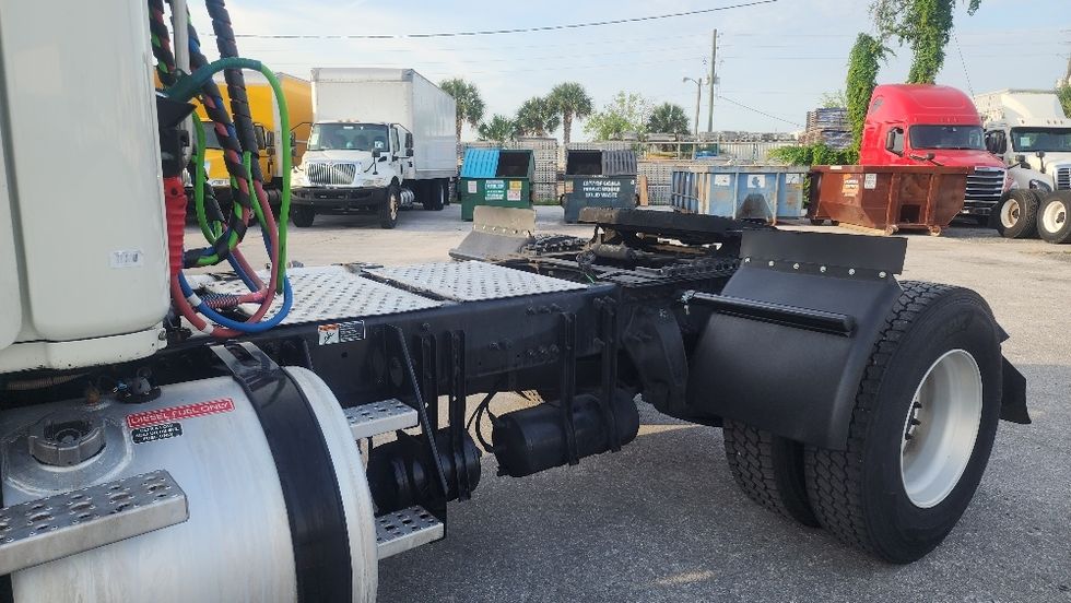 Day Cab Tractor-Heavy Duty Tractors-Freightliner-2019-Cascadia 11342ST-Ocala-FL-708,061\n\t\tmiles-$ 22,000 - Image 17