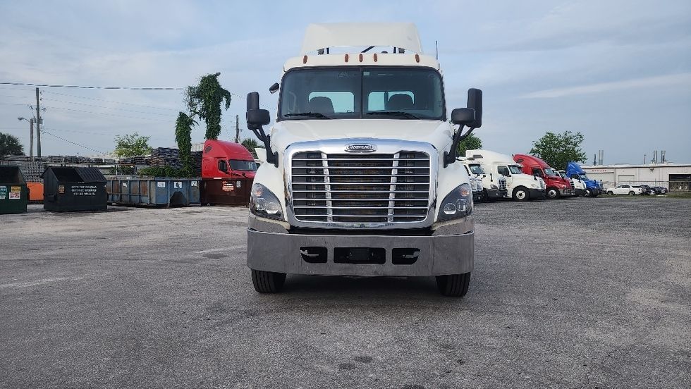 Day Cab Tractor-Heavy Duty Tractors-Freightliner-2019-Cascadia 11342ST-Ocala-FL-708,061\n\t\tmiles-$ 22,000 - Image 2