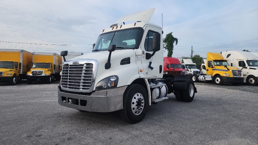 Day Cab Tractor-Heavy Duty Tractors-Freightliner-2019-Cascadia 11342ST-Ocala-FL-708,061\n\t\tmiles-$ 22,000 - Image 3