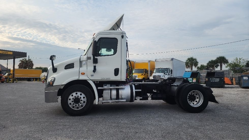 Day Cab Tractor-Heavy Duty Tractors-Freightliner-2019-Cascadia 11342ST-Ocala-FL-708,061\n\t\tmiles-$ 22,000 - Image 4